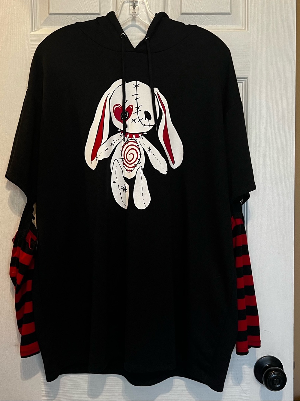 Hot Topic Black Red Bunny Detachable Sleeve Hoodie XL Used